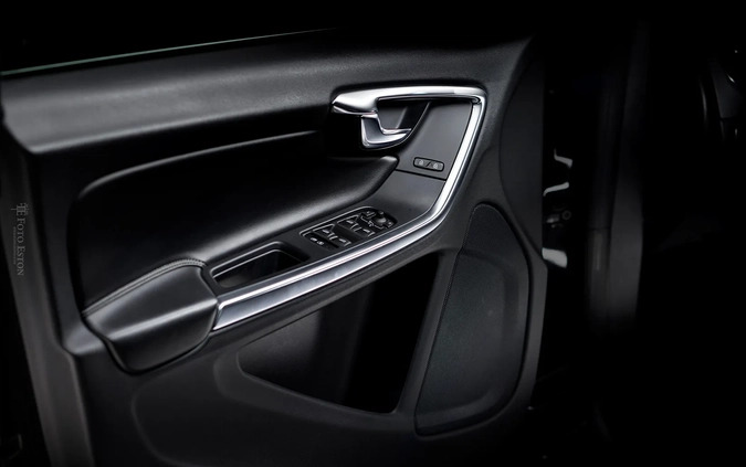 Volvo S60 cena 79900 przebieg: 159000, rok produkcji 2018 z Kraków małe 407